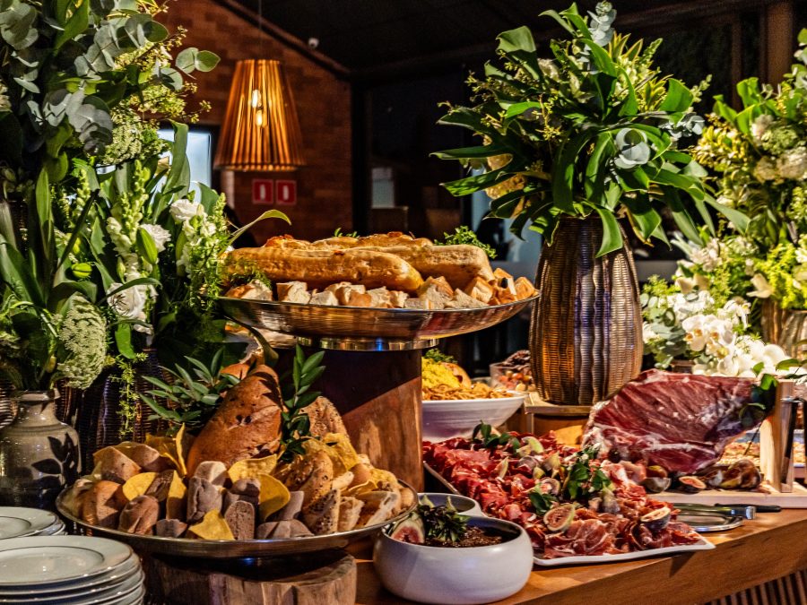 Sit Down Dinner or Canapé Reception: How to Choose for a Corporate Event